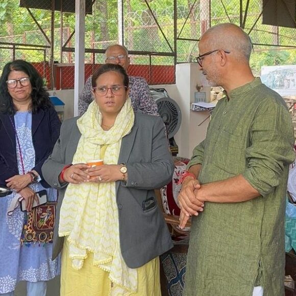 🌸 आश्रम परिवार के बीच माननीय जिला न्यायाधीश (District Judge) पारुल थपलियाल जी का गरिमामयी आगमन हुआ।. 🌸
